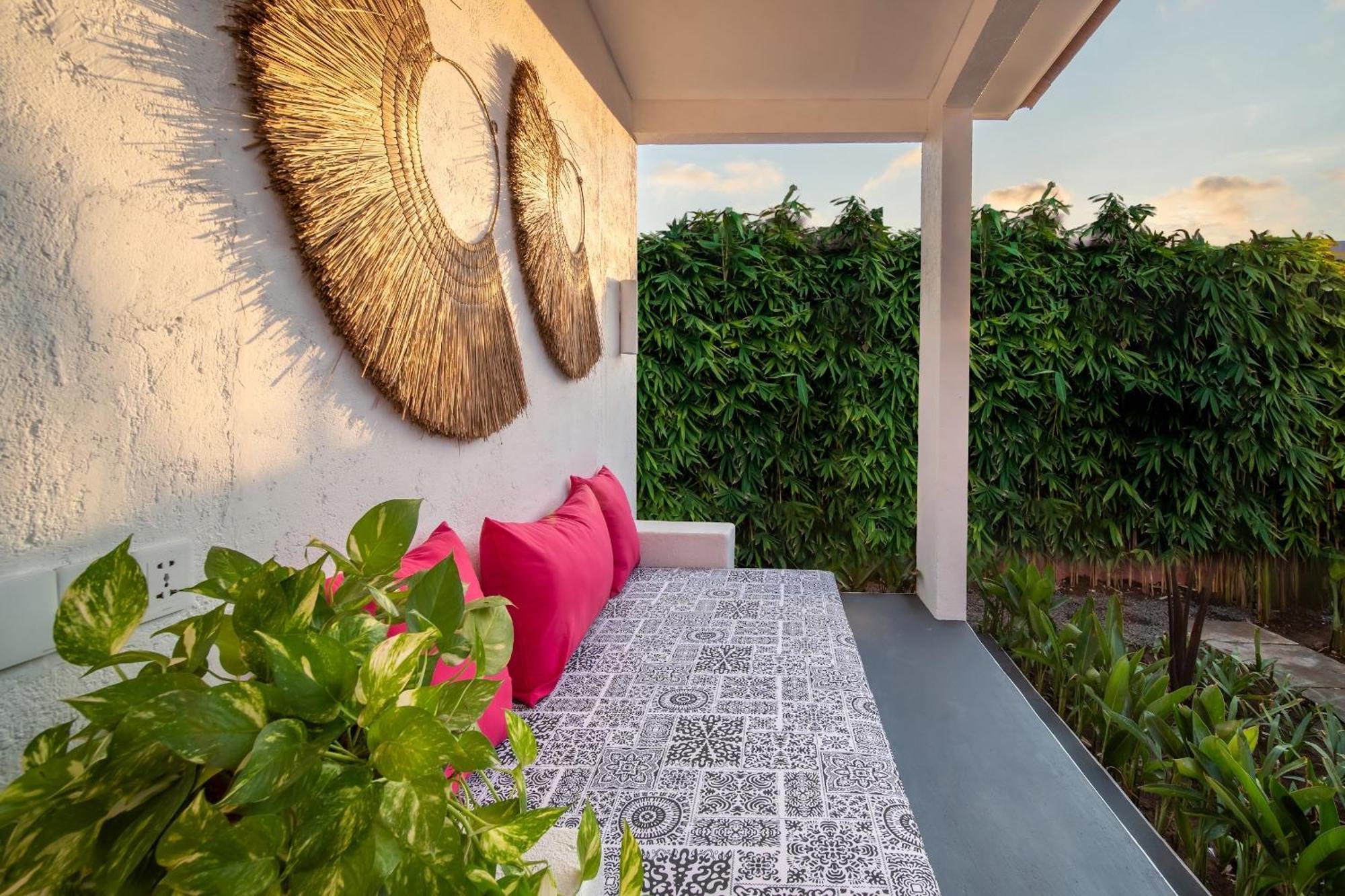 Pinkprivate Balangan - For Cool Adults Only Bed & Breakfast Jimbaran  Ngoại thất bức ảnh