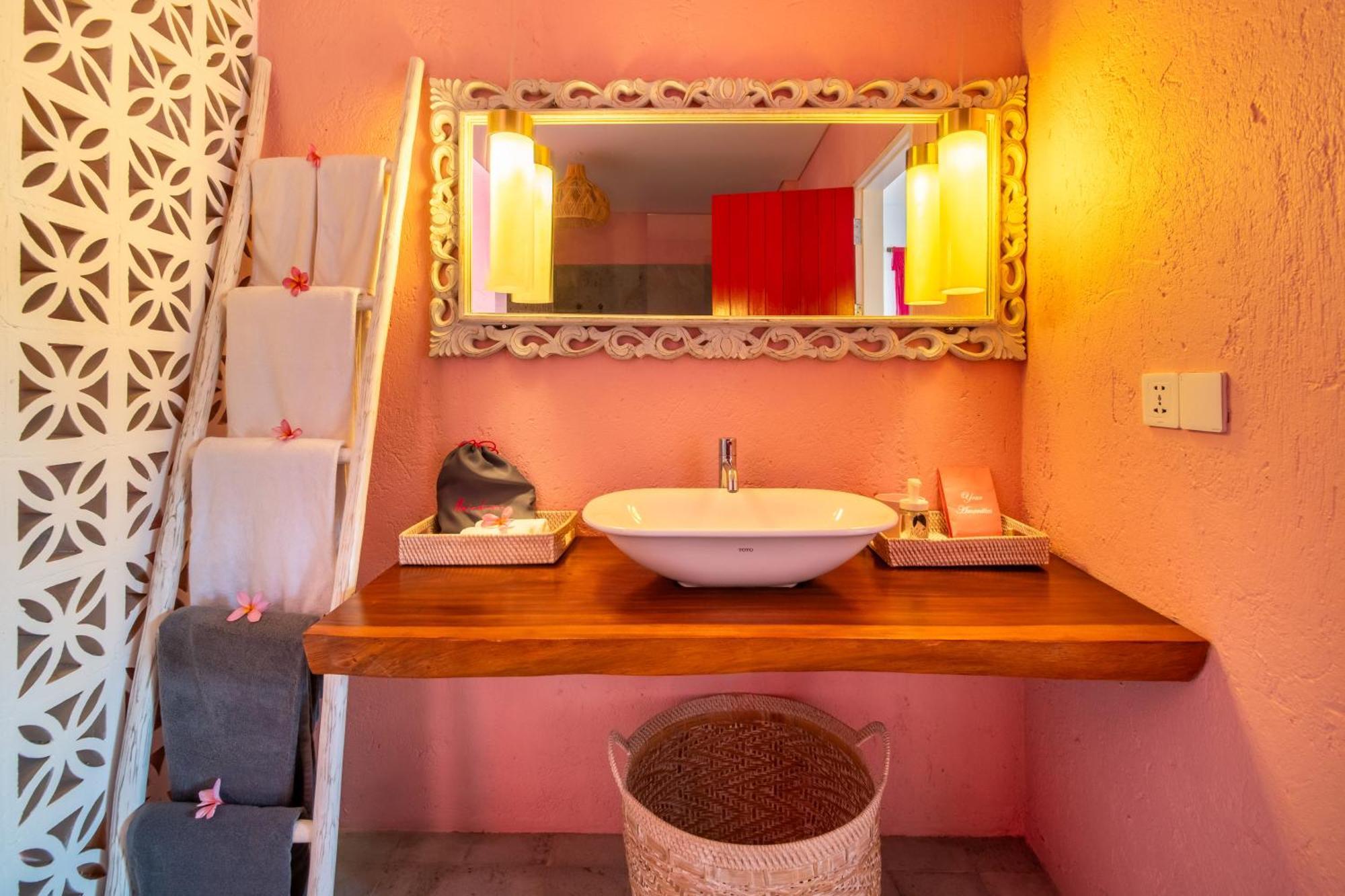 Pinkprivate Balangan - For Cool Adults Only Bed & Breakfast Jimbaran  Ngoại thất bức ảnh